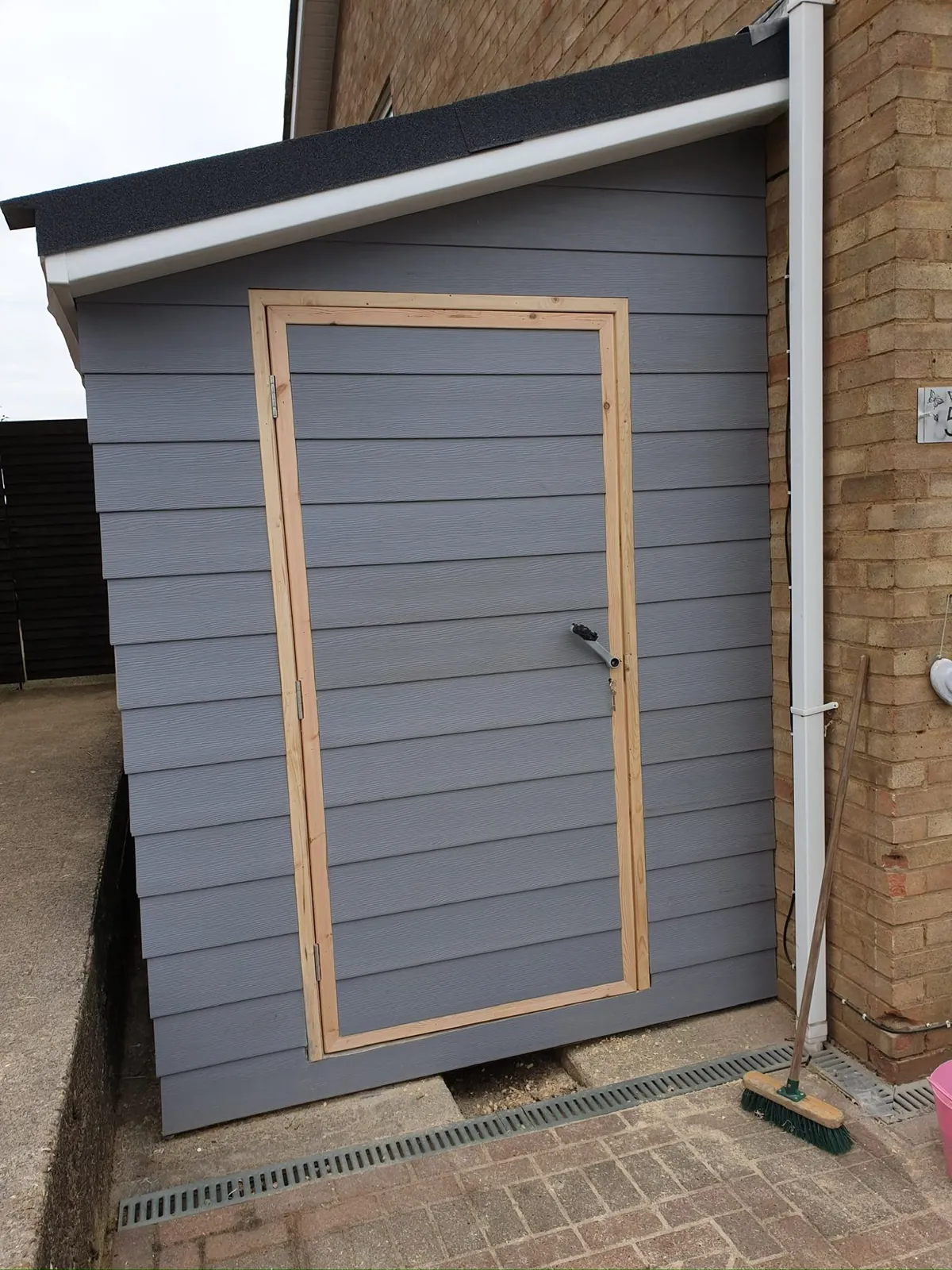 Garden outbuilding after, garden rooms by Design Built Right in Selby